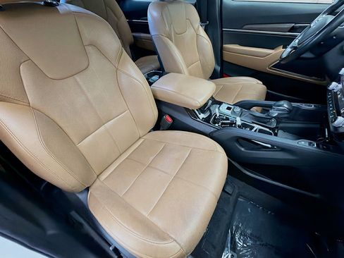 Used 2022 Kia Telluride SX w/ Towing Package FWD image 15