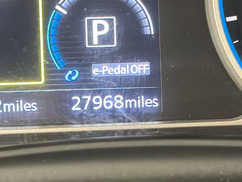 Used 2022 Nissan Leaf SV w/ SV Technology Package FWD image 18
