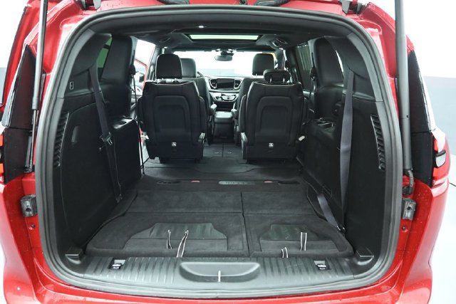 Used 2025 Chrysler Pacifica Limited FWD image 35