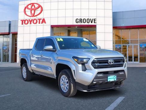Used 2024 Toyota Tacoma SR5 AWD/4WD image 8