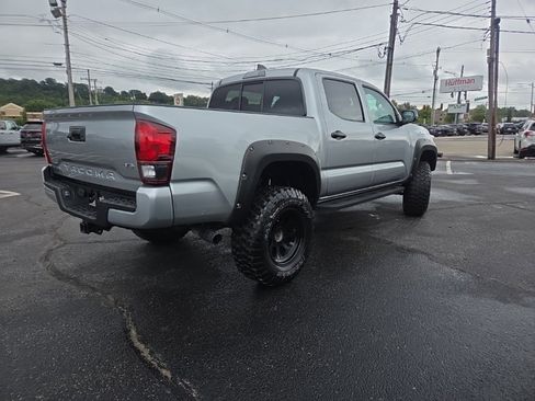 Used 2022 Toyota Tacoma SR image 6