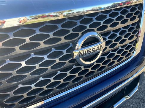 Used 2018 Nissan Titan SV image 29