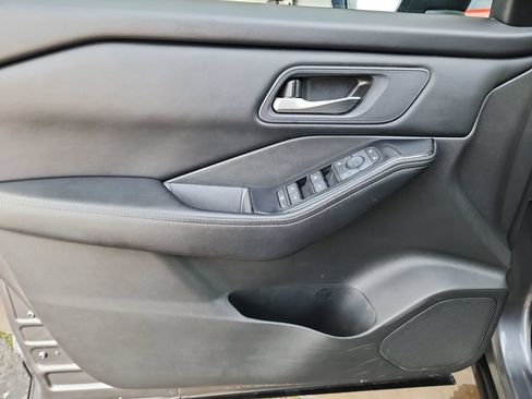 Used 2024 Nissan Rogue SV FWD image 13
