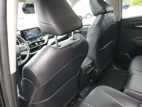Used 2022 Toyota Highlander XLE AWD/4WD image 15