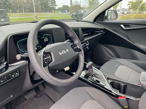 New 2026 Kia Niro LX image 10