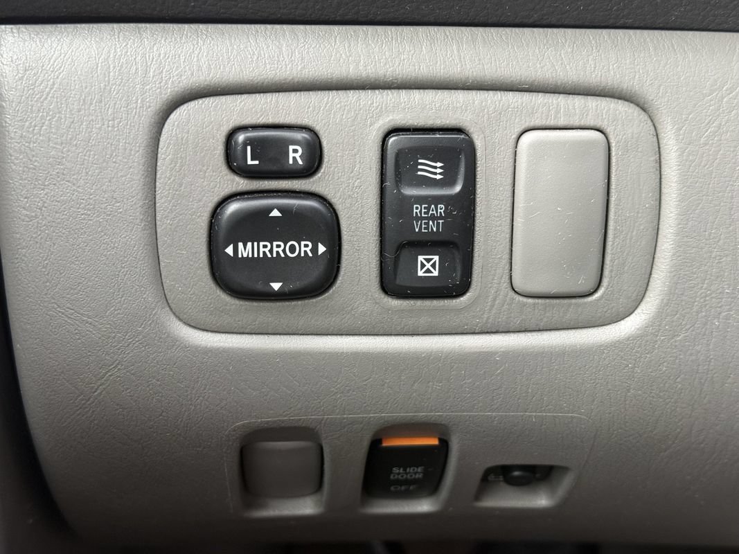 Used 2005 Toyota Sienna LE FWD image 10