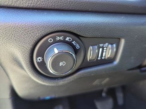 New 2026 Chrysler Pacifica Select w/ S Appearance Package FWD image 16