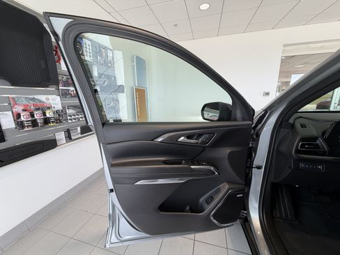 Used 2025 Chevrolet Traverse High Country w/ LPO, Floor Liner Package AWD/4WD image 10