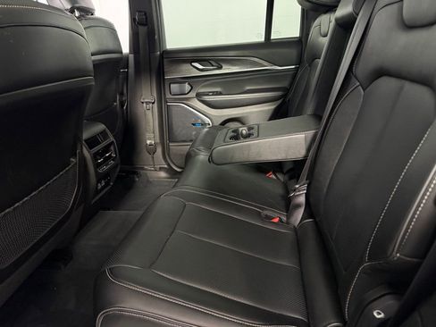 Used 2023 Jeep Grand Cherokee Overland image 28