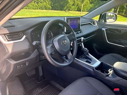 Used 2024 Toyota RAV4 LE AWD/4WD image 8