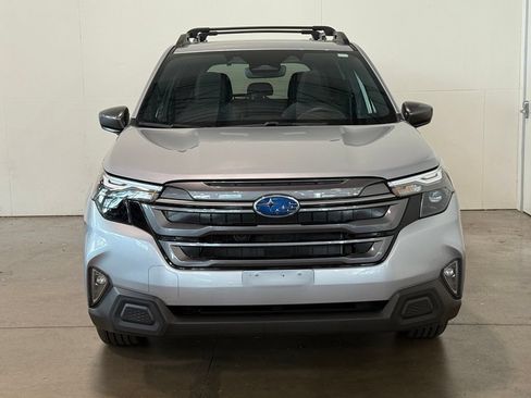Used 2025 Subaru Forester Premium AWD/4WD image 4