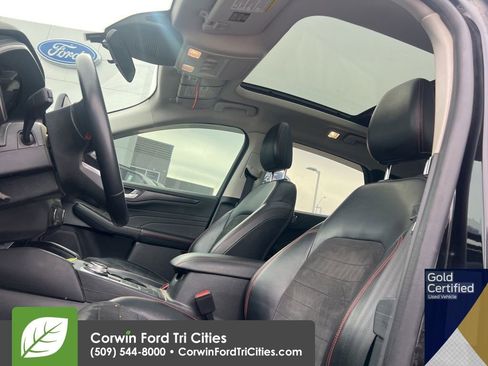 Used 2022 Ford Escape SEL w/ SEL Stealth AWD Package image 9