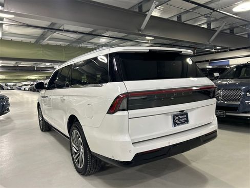 Used 2025 Lincoln Navigator L Reserve image 4