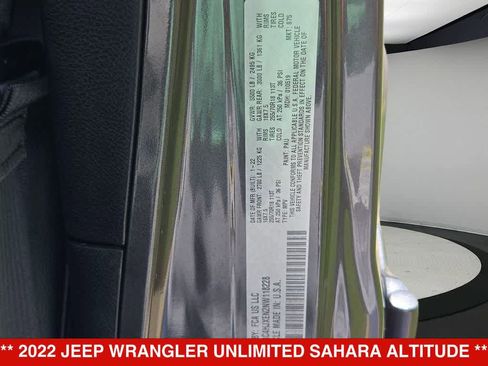 Used 2022 Jeep Wrangler Unlimited Sahara AWD/4WD image 35