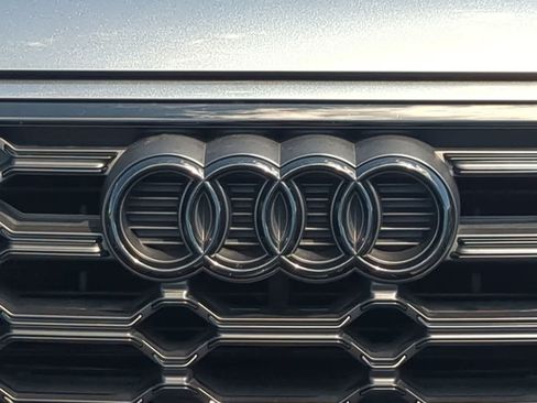 Used 2024 Audi Q5 2.0T Premium w/ Summer of Audi Package AWD/4WD image 11