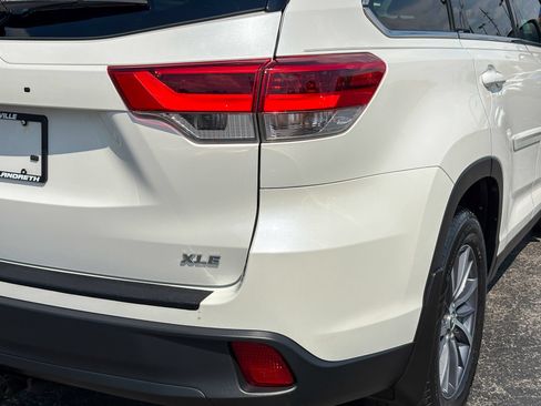 Used 2019 Toyota Highlander XLE FWD image 12