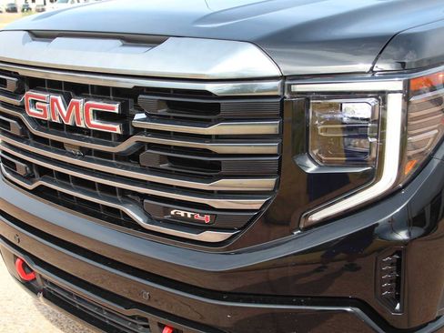 Used 2024 GMC Sierra 1500 AT4 w/ AT4 Premium Package AWD/4WD image 5