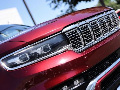 Used 2022 Jeep Grand Wagoneer Series III w/ Flexible Seating Group AWD/4WD image 19