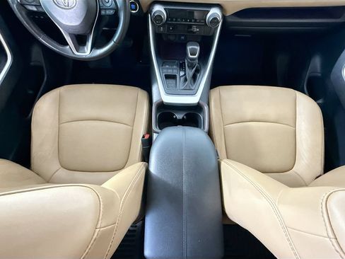 Used 2019 Toyota RAV4 Limited w/ Cold Weather Package FWD image 16