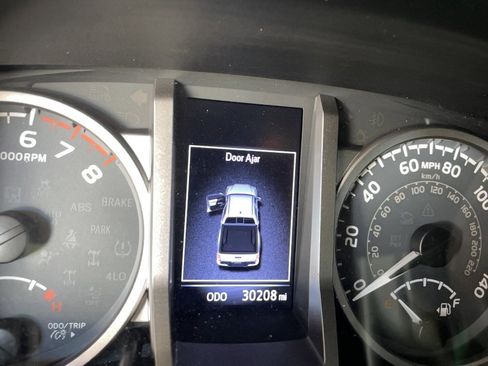 Used 2018 Toyota Tacoma Limited image 12