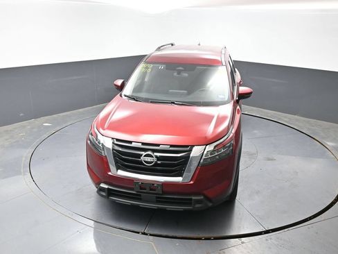 Used 2025 Nissan Pathfinder SV FWD image 18