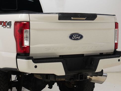 Used 2017 Ford F250 Lariat image 13