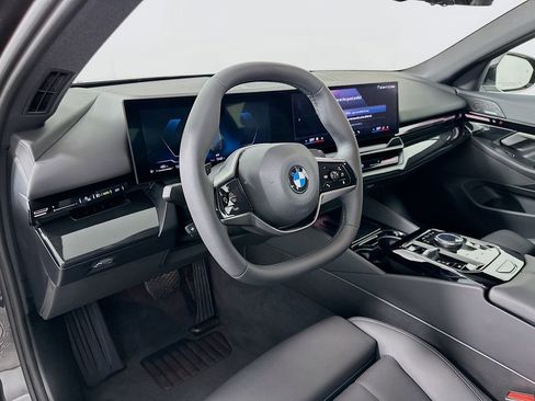 Used 2025 BMW 530i image 9