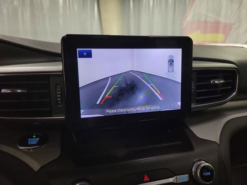 Used 2020 Ford Explorer XLT w/ Equipment Group 202A image 17