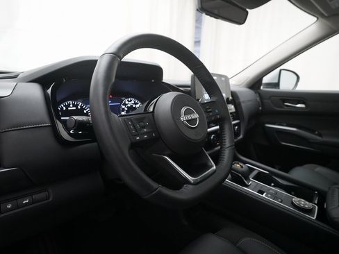 Used 2025 Nissan Pathfinder SL w/ SL Premium Package image 8