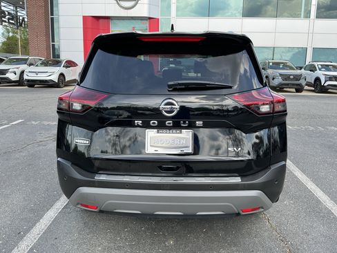 Used 2021 Nissan Rogue SV w/ Premium Package image 3