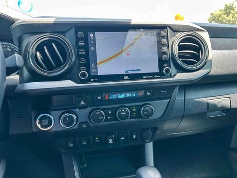 Used 2020 Toyota Tacoma TRD Off-Road w/ TRD Premium Off Road Package AWD/4WD image 31