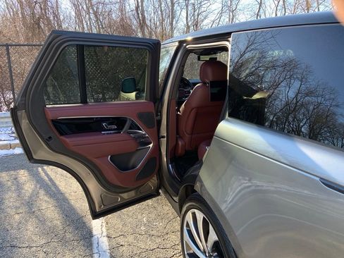 Certified 2023 Land Rover Range Rover SE image 12