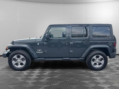 Used 2017 Jeep Wrangler Unlimited Sahara w/ Max Tow Package AWD/4WD image 5