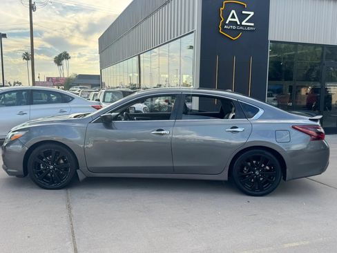 Used 2018 Nissan Altima 2.5 SR w/ SR Midnight Edition FWD image 9