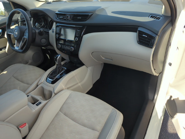 Certified 2022 Nissan Rogue Sport SV w/ Technology Package AWD/4WD image 22