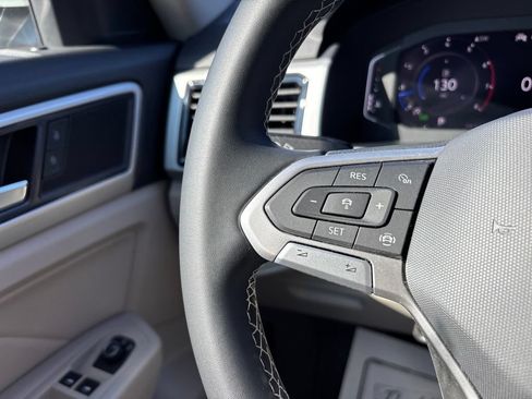 Used 2023 Volkswagen Atlas SE w/ Panoramic Sunroof Package FWD image 18