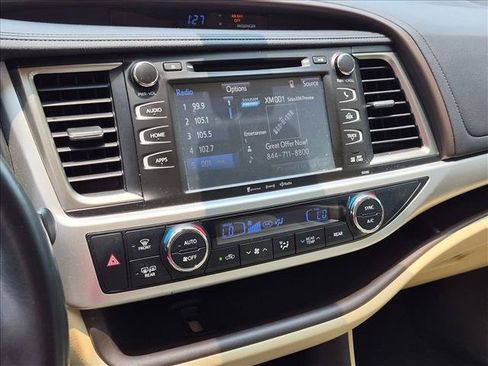 Used 2019 Toyota Highlander XLE AWD/4WD image 8
