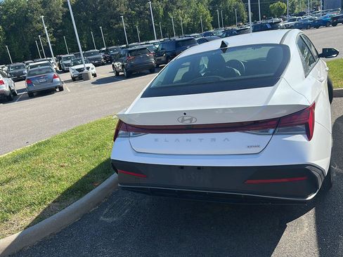 New 2025 Hyundai Elantra Blue image 6