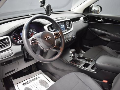 Used 2019 Kia Sorento L image 4
