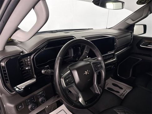 Used 2023 Chevrolet Silverado 1500 RST w/ Z71 Off-Road Package image 9