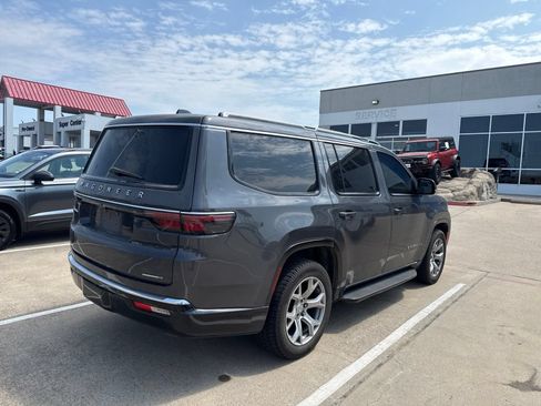 Used 2022 Jeep Wagoneer Series II RWD image 4