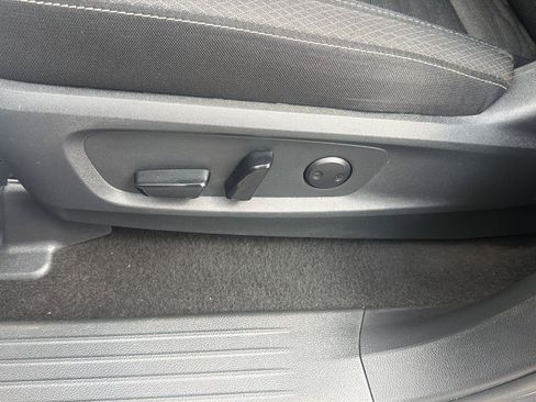 Used 2025 Nissan Pathfinder SV AWD/4WD image 16