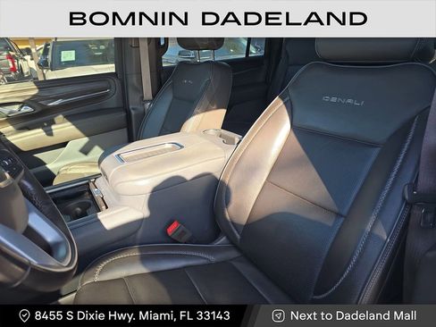 Used 2022 GMC Yukon XL Denali w/ Denali Premium Package image 19