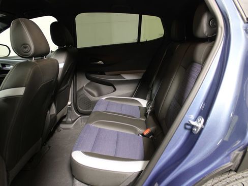 Used 2025 Buick Envista Preferred w/ Convenience I Package image 11