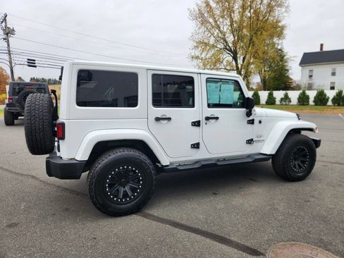 Used 2017 Jeep Wrangler Unlimited Sahara w/ Max Tow Package image 15
