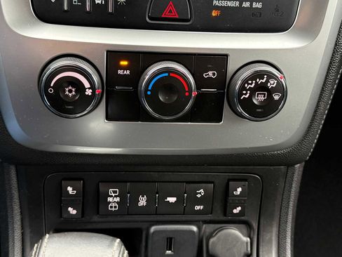 Used 2015 GMC Acadia SLE image 33