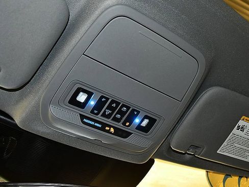 Used 2023 Ford Explorer XLT w/ Equipment Group 202A AWD/4WD image 28