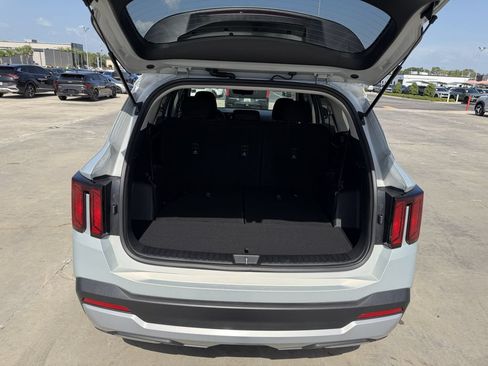 New 2026 Kia Sorento LX FWD image 13