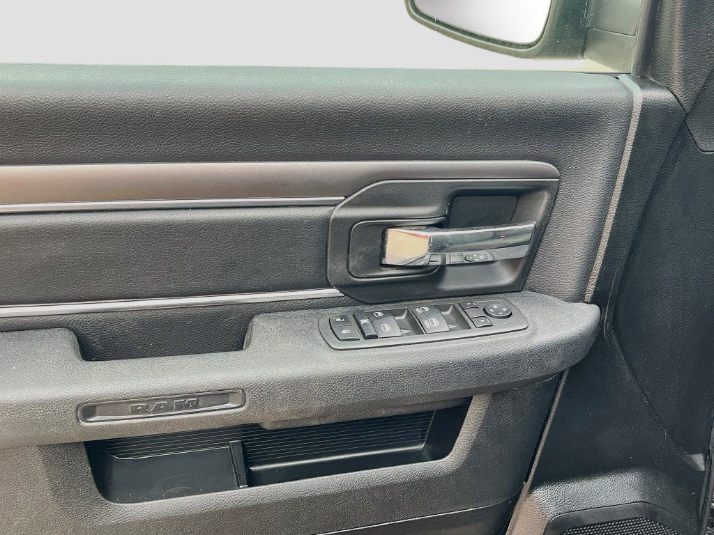 Used 2022 RAM 1500 Warlock AWD/4WD image 17
