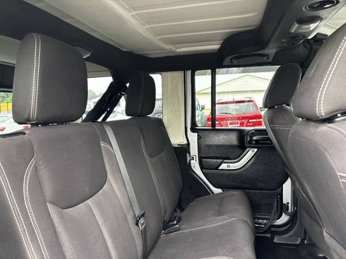 Used 2014 Jeep Wrangler Unlimited Sahara w/ Dual Top Group AWD/4WD image 24